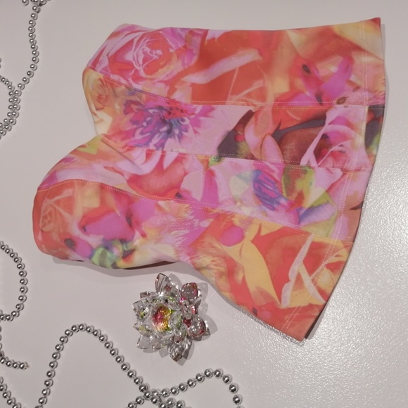 GUESS Sweetheart Scuba Knit Bustier NWOT - Picture 2 of 6